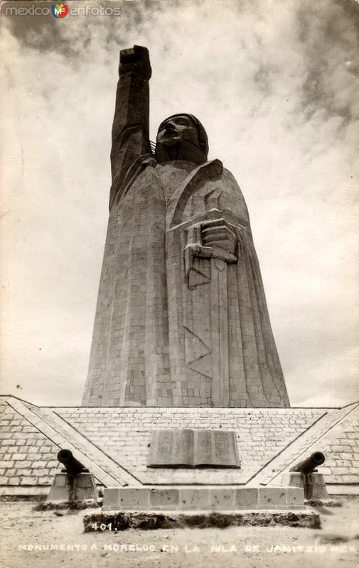 Monumento a Morelos en la Isla de Janitzio