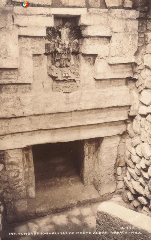 Interior de una tumba. Ruinas de Monte Albán