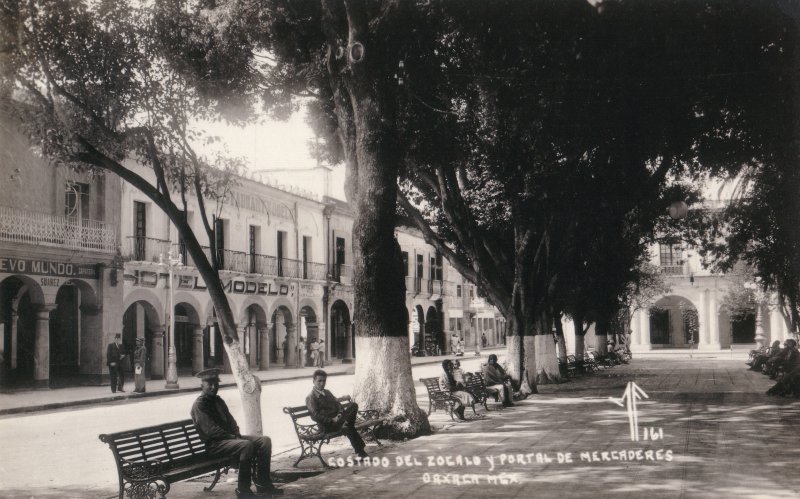 Costado del Zócalo y Portal de Mercaderes