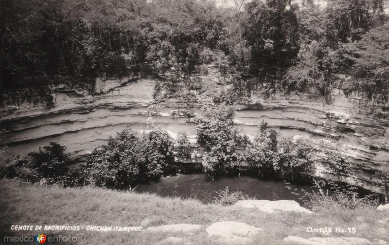 Cenote de Los Sacrificios