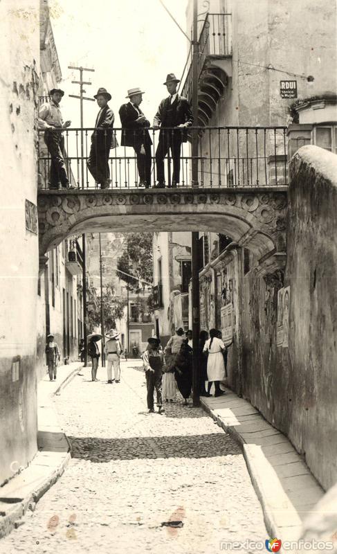 Calle y Puente del Campanero