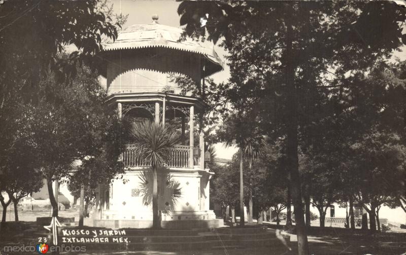 Kiosko y Jardín