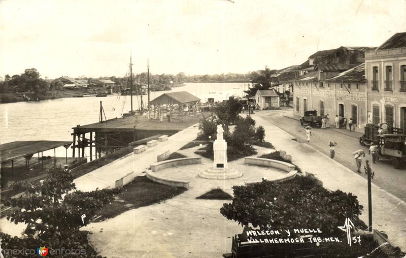 Malecón y Muelle