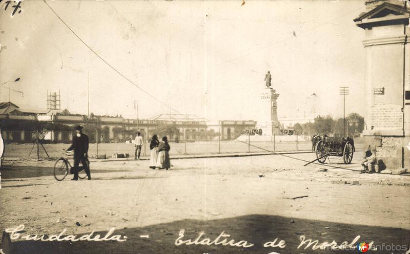 Decena Trágica: La Ciudadela / Estatua de Morelos