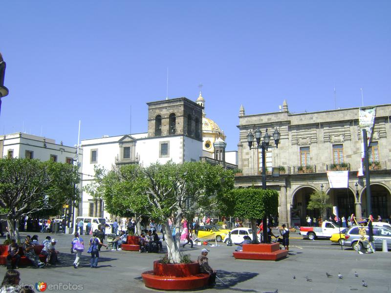 Plaza Guadalajara y Templo de la Soledad. Noviembre/2011