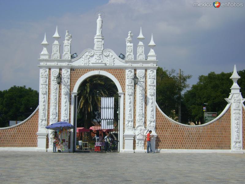 Entrada al atrio de la Basílica de Ocotlán. Noviembre/2011