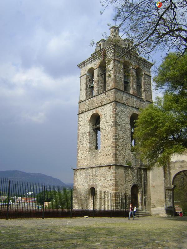 Torre campanario del ex-convento franciscano siglo XVI. Diciembre/2011