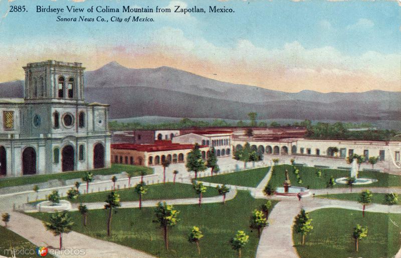 Plaza de Zapotlán y Volcán de Colima