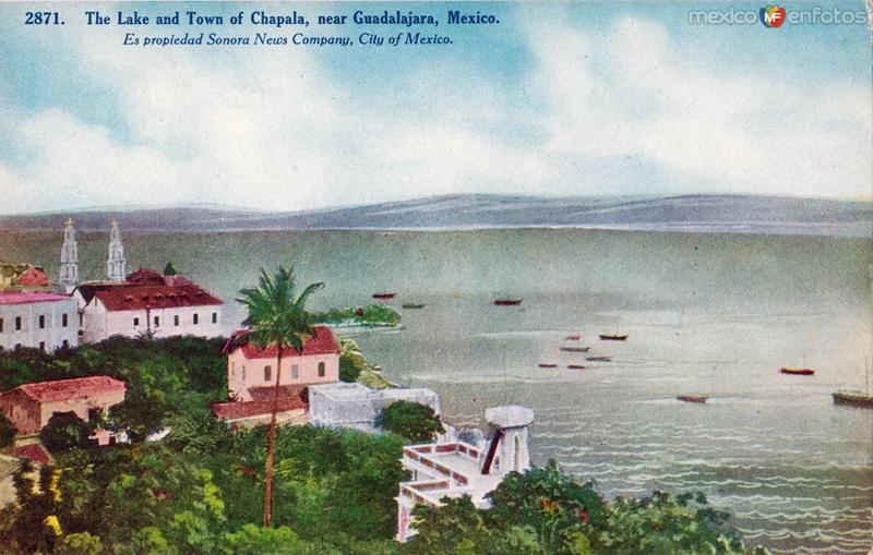 Vista del pueblo y lago de Chapala