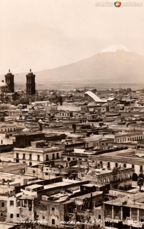 Vista panorámica de Puebla y el Volcán Popocatépetl
