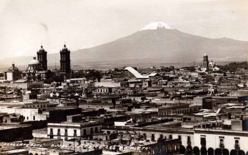 Vista panorámica de Puebla y volcán Popocatépetl