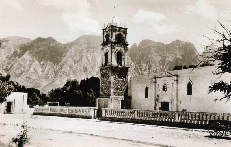 Iglesia de Santa Catarina y Cerro de las Mitras