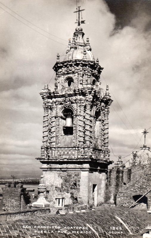 Campanario del templo de San Francisco Acatepec