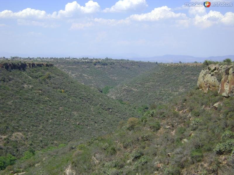 Sinuoso cañón y al fondo la comunidad de Laguna de Vaquerías. Marzo/2012