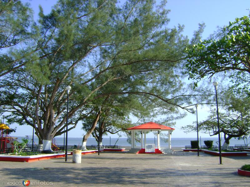 Plaza Central de Atasta, Campeche. Abril/2012