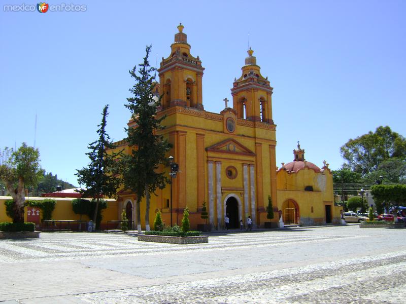 Atrio y templo de la Soledad. Cadereyta de Montes. Marzo/2012
