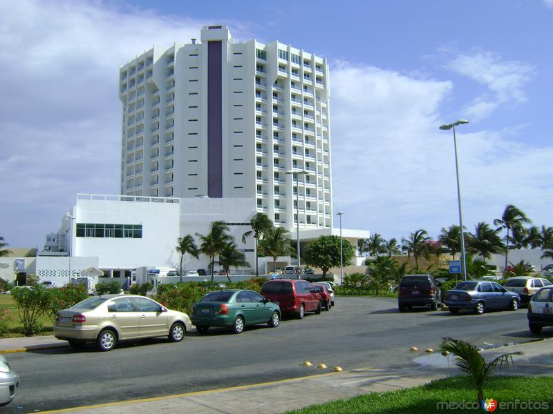 Infraestructura Hotelera en Punta Cancún. Abril/2012