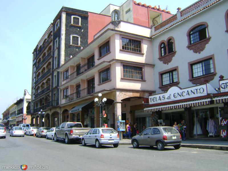 Avenida 1 en la ciudad de Córdoba. Abril/2012