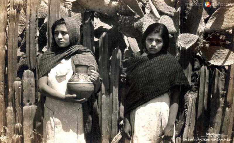 Señoritas en San Juan Teotihuacán