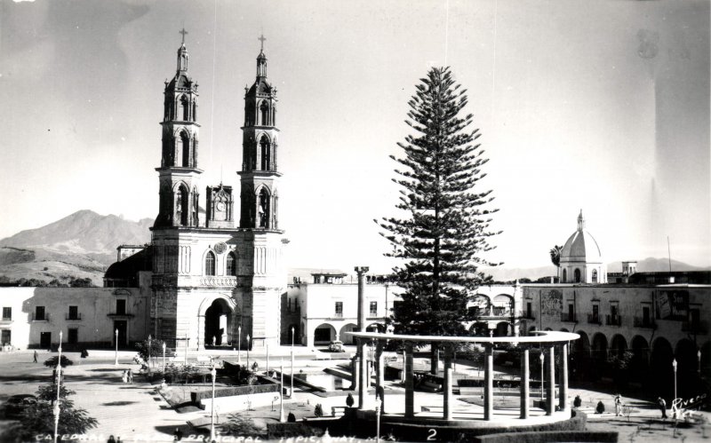 Catedral y Plaza Principal de Tepic