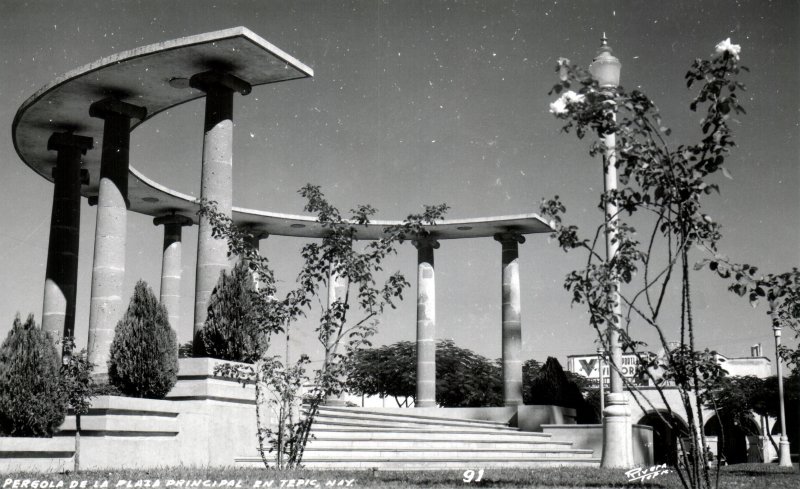 Pergola en la plaza principal