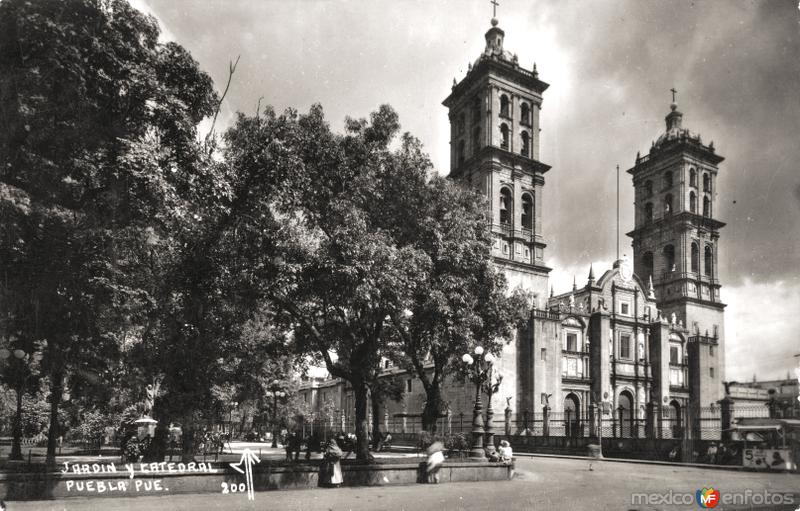 Jardín y Catedral de Puebla