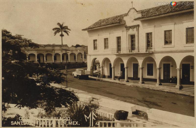 1955. Palacio Municipal y Antiguo Hotel Castellanos ahora Mesón de Santiago