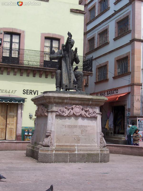 Monumento al maestro Genaro Codina Fernández