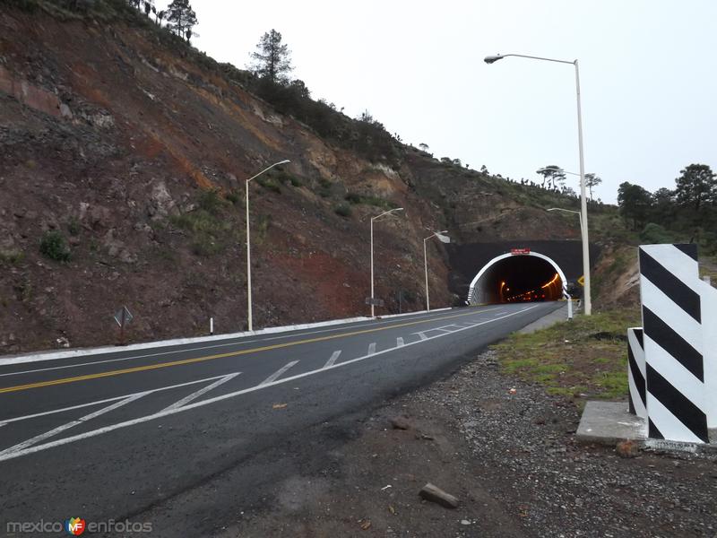 Tunel de la autopista Amozoc-Perote en Tequexquitla, Tlaxcala. Julio/2012