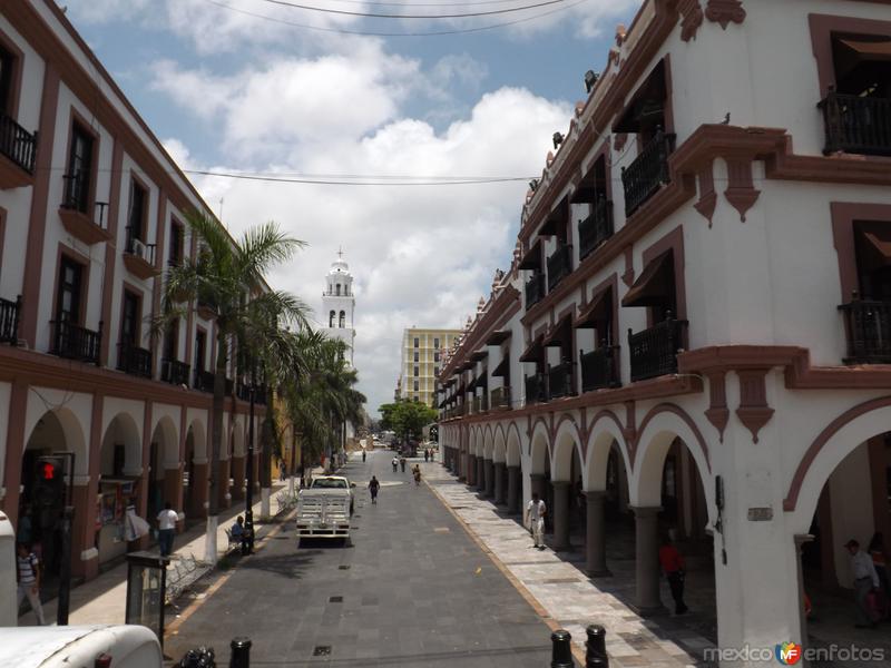 Calle Zamora y Palacio Municipal de Veracruz. Julio/2012