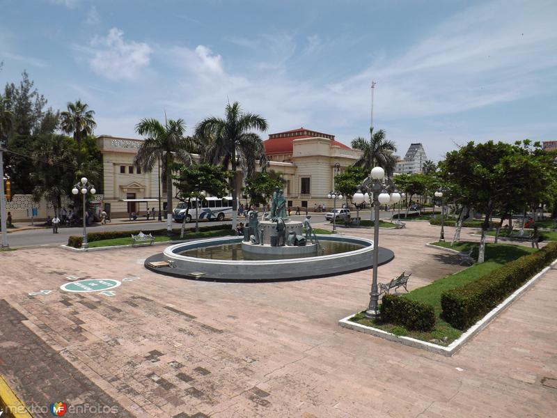 Plaza de la República y Edificio de la aduana. Julio/2012