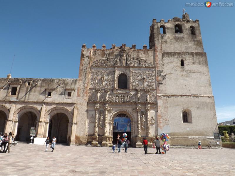 Ex-convento del siglo XVI en Yuriria, Gto. Noviembre/2012