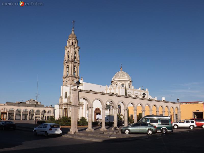 Arcos y parroquia de Uriangato, Gto. Noviembre/2012