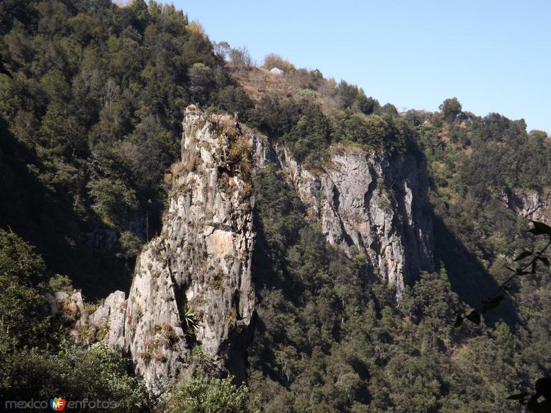 Peñón en la sierra norte de Puebla. Noviembre/2012