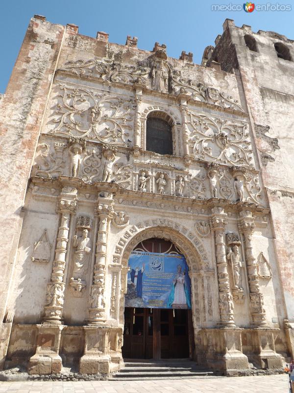 Portada plateresca del ex-convento del siglo XVI. Noviembre/2012