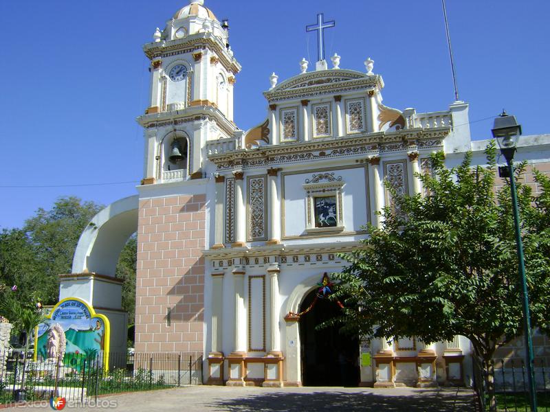 Fachada del templo de Santiago Apostol. Ciudad Huitzuco. Diciembre/2012