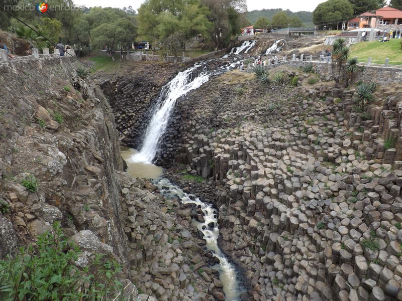 Cascadas en los prismas basálticos. Santa María Regla. Noviembre/2012