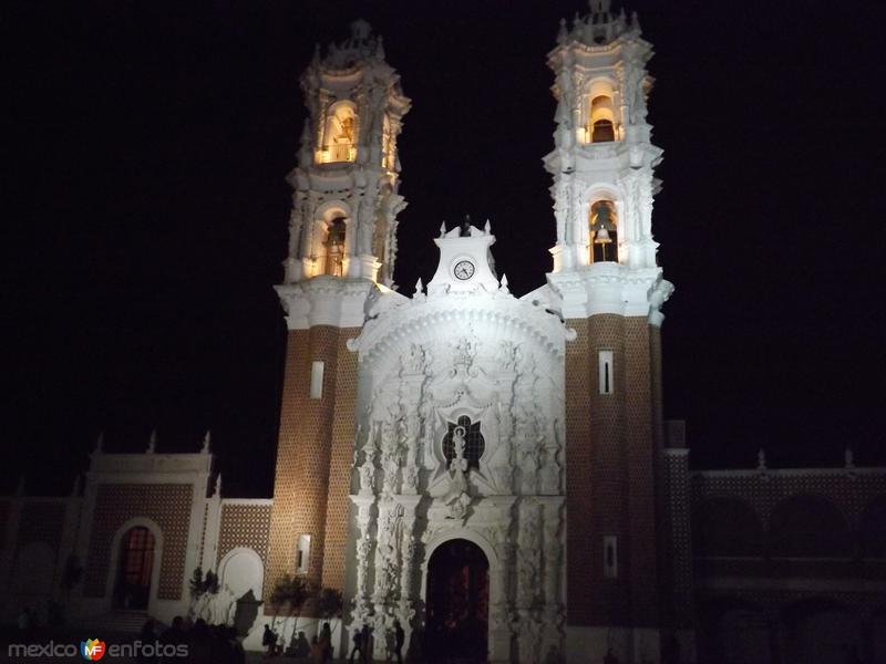 Nocturna de la fachada de la basílica de Ocotlán. Marzo/2013