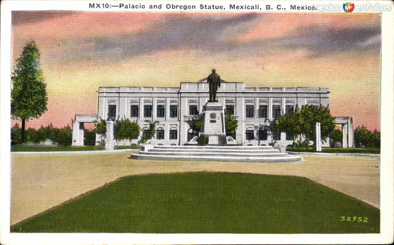 Palacio de Gobierno y monumento a Alvaro Obregón