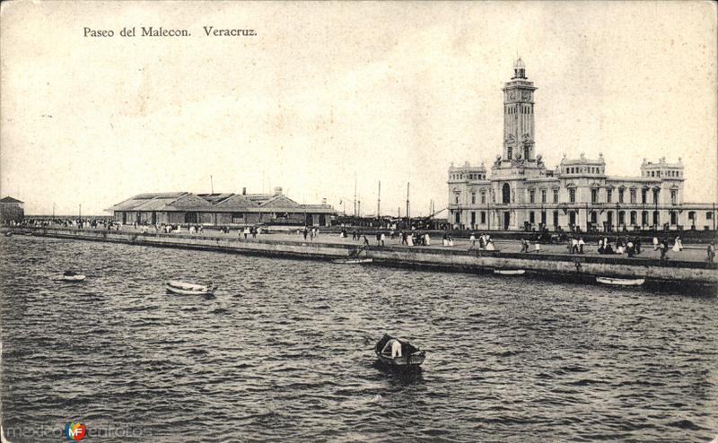 Paseo del Malecón y Faro del Malecón