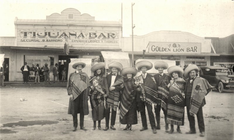 Turistas en Tijuana Bar