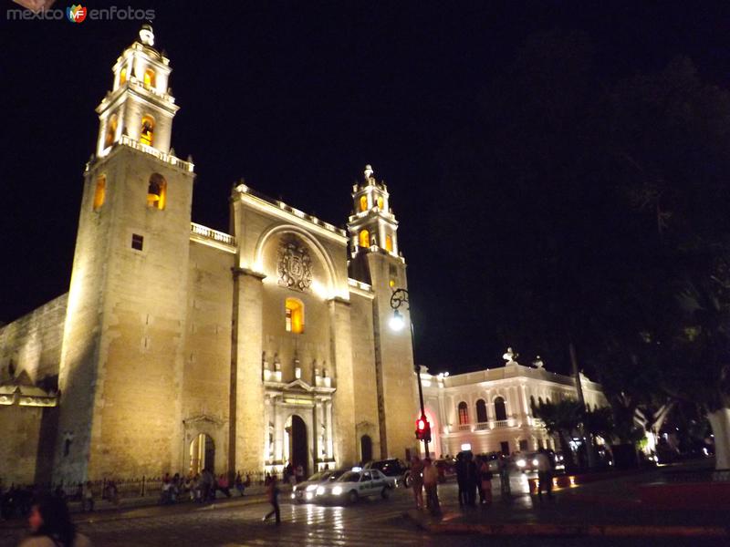 Nocturna de la Catedral de Mérida. Abril/2013