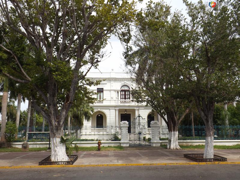 Hermosas residencias del Paseo Montejo. Mérida. Abril/2013