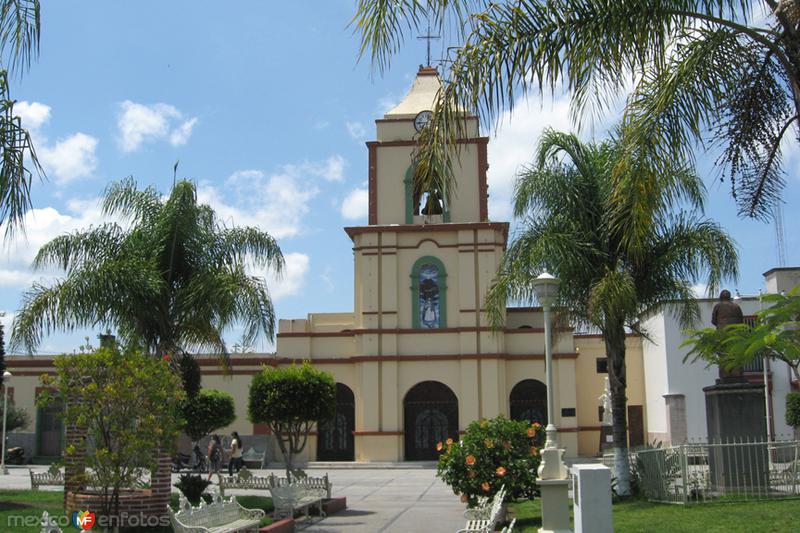 La Parroquia desde la Plaza