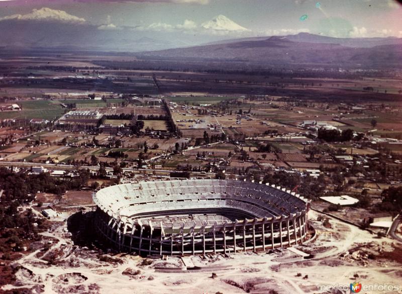 Constricción del Estadio Azteca