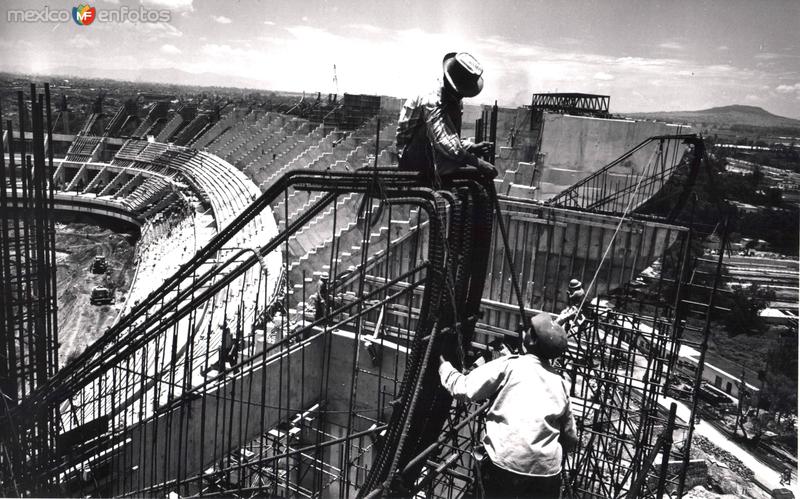 Constricción del Estadio Azteca