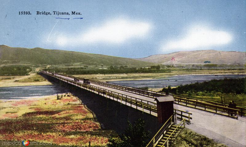 Puente sobre el Río Tijuana