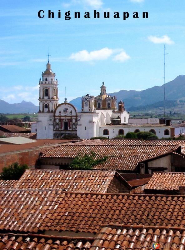 La Parroquia del Santo Patrono se destaca sobre los bellos tejados del pueblo