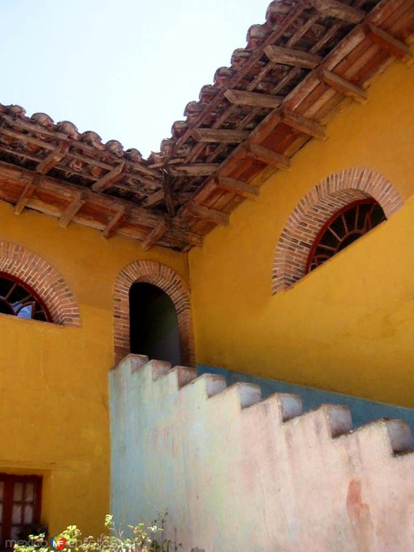 Antiguo Hotel Henaine, perteneció a la familia de Gaspar Henaine "Capulina", oriundo de Chignahuapan