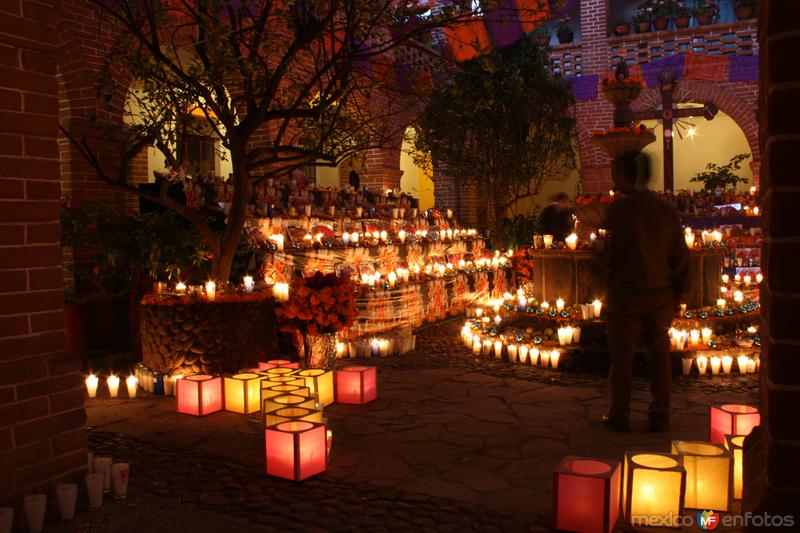 Ofrenda de "Las Mil Luces" en Chignahuapan Pueblo Mágico